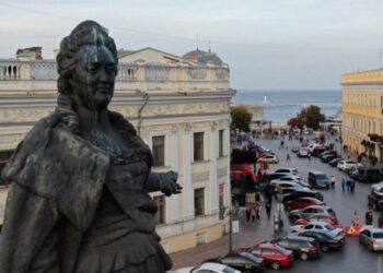 Более шести тысяч человек проголосовали за снос памятника Екатерине Второй  в Одессе