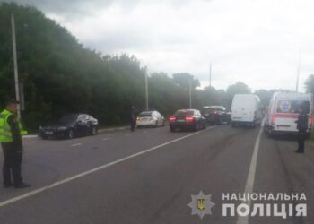 Потрійна ДТП, внаслідок якої постраждали двоє людей, сталася на Хмельниччині. ФОТО | Кримінальні новини