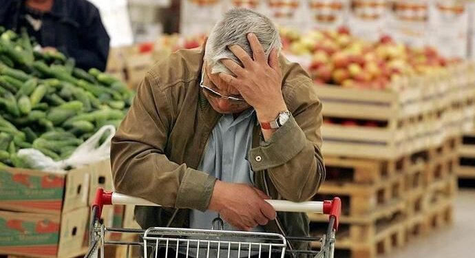 В Україні сповільнилася інфляція, при цьому тарифи зростають, а продукти дешевшають