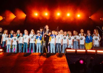 Coldplay виступив з дитячим хором з України |