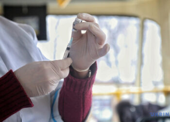 Українців закликають вакцинуватись від правця — інфекція ідеально поширюється під час війни