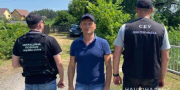 У Києві поліцейські Хмельниччини затримали росіянина, який перебуває у міжнародному розшуку  | Кримінальні новини