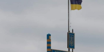 Флаг Украины на остров Змеиный доставил спецназ