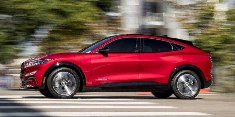 Ford выпустит 600 тысяч EV к концу 2023 года, из них 30 тысяч придётся на брата VW ID.4 — АВТО НОВОСТИ