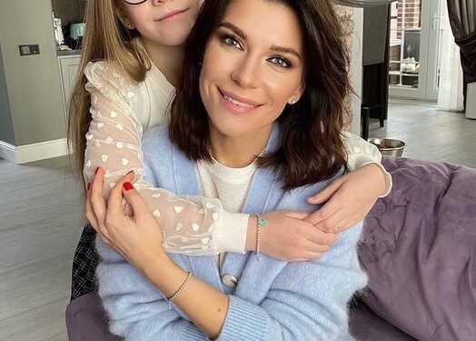 Как говорить с детьми о сексе? Психолог об опыте Чиповской, Ларсен и Волковой |