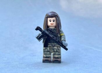 LEGO выпустил фигурки украинских женщин-военных