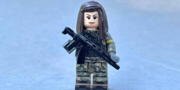 LEGO выпустил фигурки украинских женщин-военных