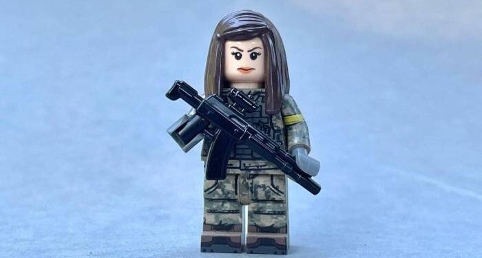 LEGO выпустил фигурки украинских женщин-военных