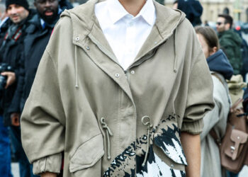 Мария Шарапова разгуливает в облегающих шортах спустя три недели после родов |