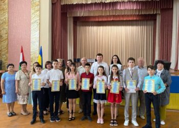 “НАМ Є КИМ ПИШАТИСЯ”: В АРЦИЗЬКІЙ ГРОМАДІ ВІДБУЛОСЯ НАГОРОДЖЕННЯ ТАЛАНОВИТОЇ УЧНІВСЬКОЇ МОЛОДІ