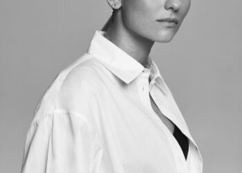 «Не бійся»: новий трек співачки ROXOLANA |