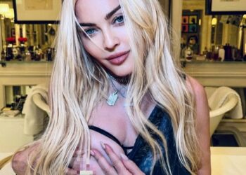 Неестественное тело в сеточке. Скандальные фото 63-летней ботоксной Мадонны |