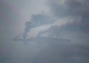 Оккупанты эвакуировались со Змеиного, сейчас на острове бушуют пожары, — оперативное командование «Південь»