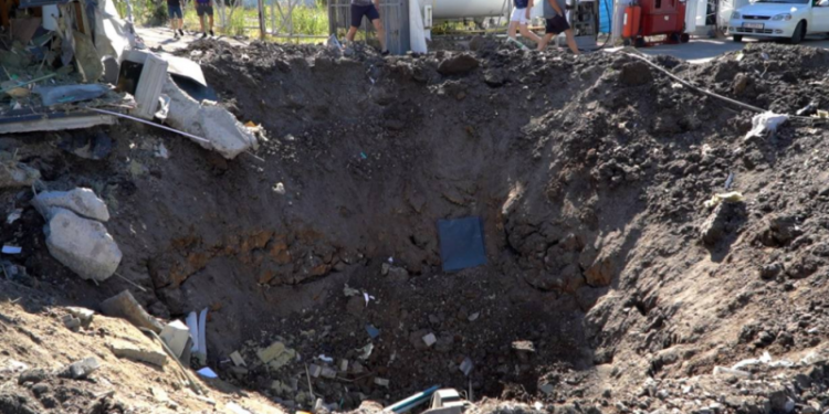 Окупанти випустили по Миколаєву 7 ракет: розбомбили гуманітарний склад