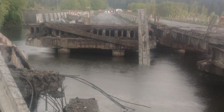Под Киевом молния попала в заминированный мост через речку Ирпень: погиб один человек