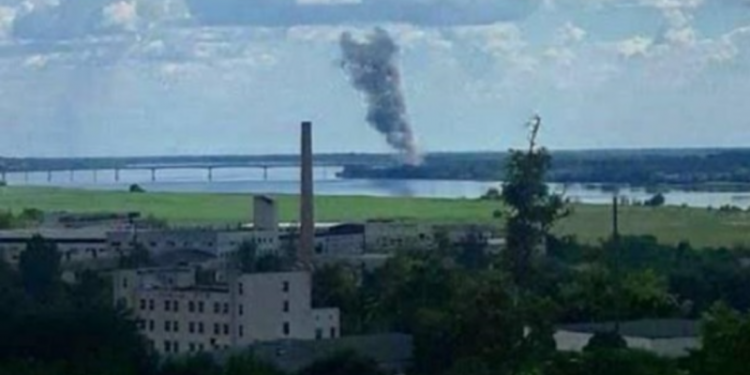 Под удар попал стратегический мост в Херсоне