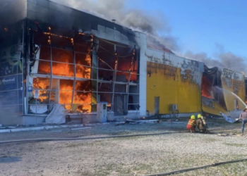 Россия выпустила ракеты по ТЦ в Кременчуге, где было свыше тысячи гражданских