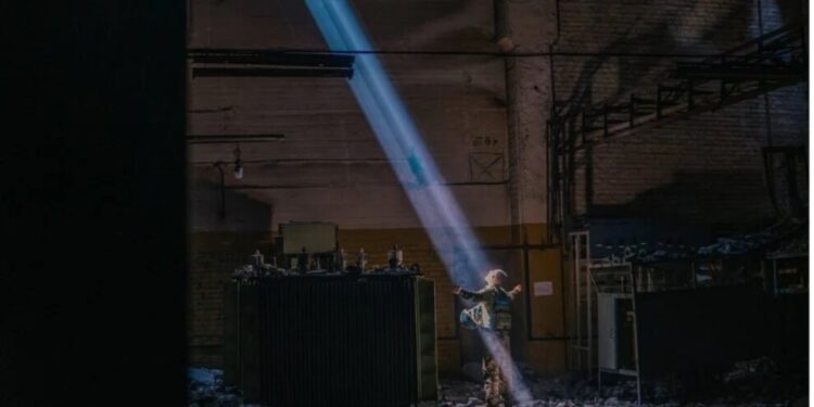 Сергій Жадан написав український переклад до пісні «Воїни світла» |