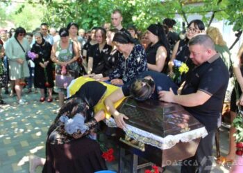 В Измаильском районе простились с погибшим 23-летним военным пилотом