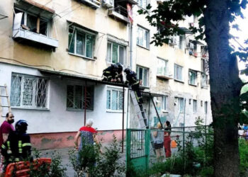 В Малиновском районе из окна выпал ребенок