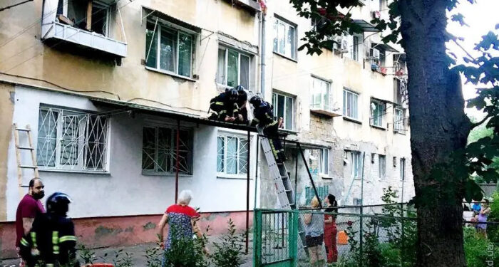 В Малиновском районе из окна выпал ребенок