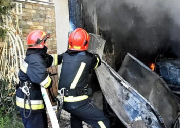 В Приморском районе горел жилой дом
