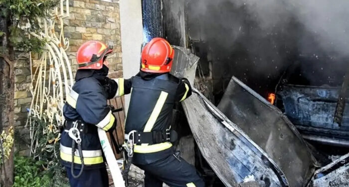 В Приморском районе горел жилой дом