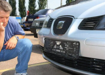 В Приморском районе поймали похитителей номерных знаков