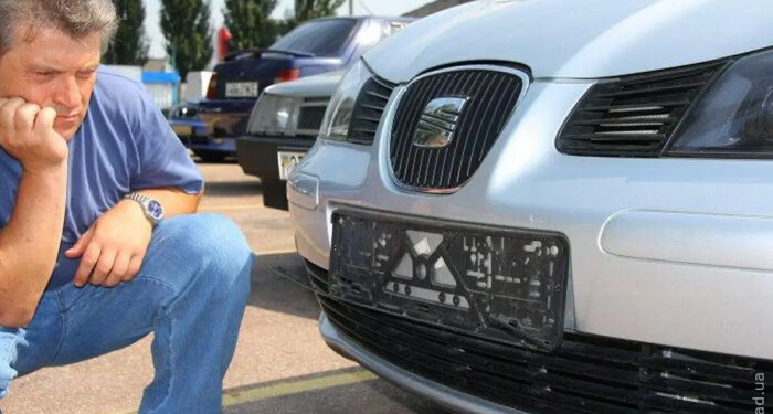 В Приморском районе поймали похитителей номерных знаков