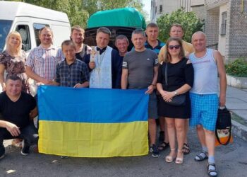 З Червоноградщини на фронт до захисників поїхали ще два автомобілі та бронежилети – Новини Львова та області