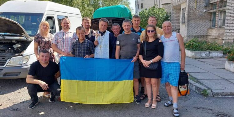 З Червоноградщини на фронт до захисників поїхали ще два автомобілі та бронежилети – Новини Львова та області