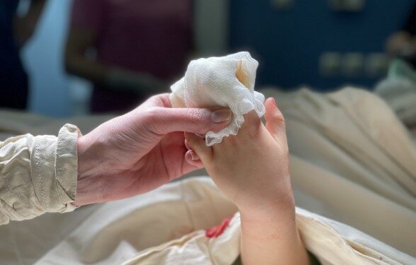 Ракетные удары по Львову: трое пострадавших в реанимации, некоторых людей направили на операции