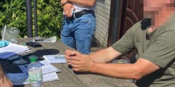 На Червоноградщині керівника благодійного фонду затримали за продаж ввезених для армії авто – Новини Львова та області