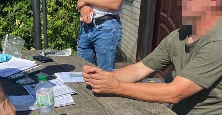 На Червоноградщині керівника благодійного фонду затримали за продаж ввезених для армії авто – Новини Львова та області