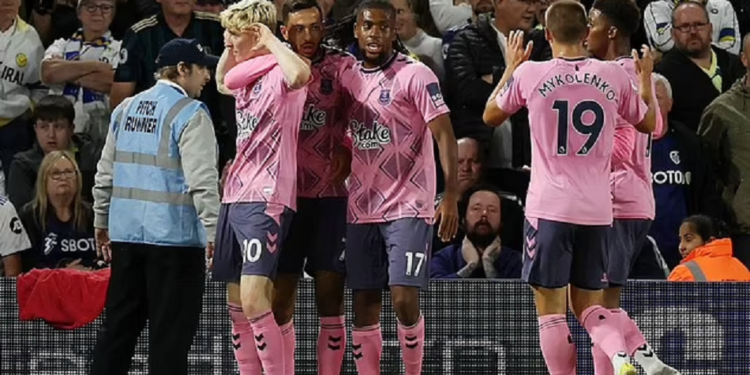 Миколенко — в тройке худших игроков «Эвертона» в матче с «Лидсом» по версиям SofaScore и WhoScored (31 августа 2022 г.) — Новости футбола