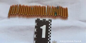 На Закарпатті поліцейські вилучили у чоловіка незареєстровану зброю та боєприпаси. ФОТО | Кримінальні новини