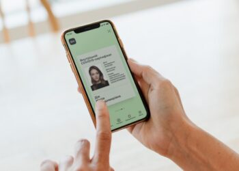 Просроченный COVID-сертификат не исчезнет из приложения «Дія»