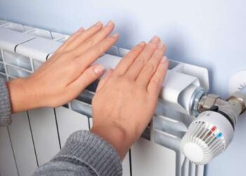 Дрова вместо газа: как идет подготовка к зиме и будет ли +16 °C в квартирах