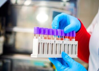 В Украине за неделю зафиксировано около 1,6 тыс. случаев ковида, 34 – летальных