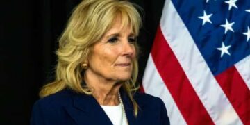 Первая леди США заразилась Covid: ее отправили на изоляцию