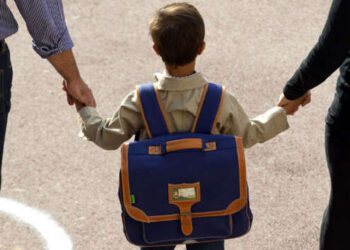 Боюсь отдавать ребенка в школу из-за войны: что делать — советы психолога