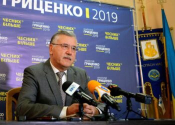 Гриценко зняв черговий феєричний ролик, в якому людина схожа на Коломойського скуповує депутатів