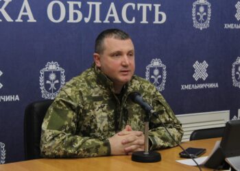 Внаслідок ворожої ракетної атаки по Хмельниччині постраждали жінка та двоє дітей | Кримінальні новини