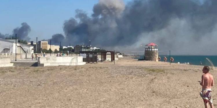 Минобороны России объяснило взрывы в Крыму «детонацией боеприпасов»