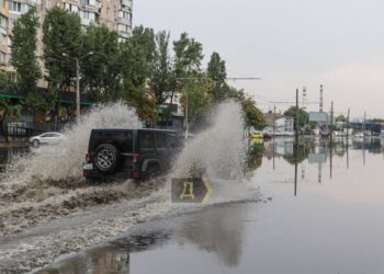 На Одессу обрушился сильный ливень, ряд улиц затоплены