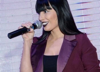 Нелли Ермолаева сменила образ и стала копией Насти Каменских |