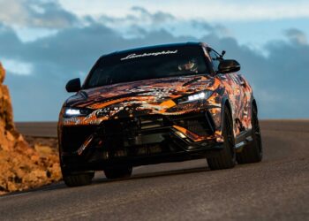 Обновлённый Lamborghini Urus показался на свежих фото и установил новый рекорд — АВТО НОВОСТИ