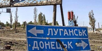 Российские оккупанты заманивают на псевдореферендум едой и стройматериалами
