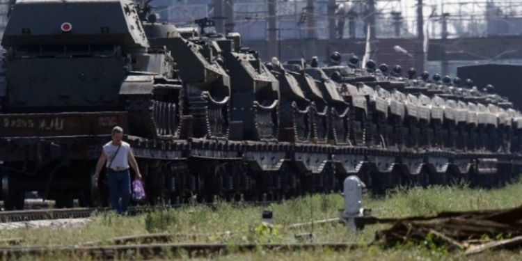 «Сюрприз» до Дня Незалежності: Росія тягне ешелони з ракетами до українського кордону