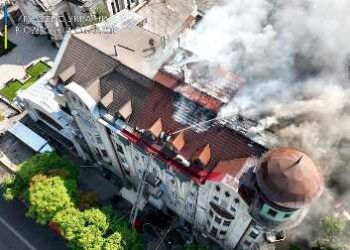 У центрі Одеси загорівся багатоповерховий житловий будинок | Надзвичайні події Одесса та область